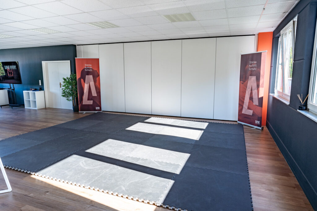 Schulungsraum in der SAVE ACADEMY, Mattenfläche